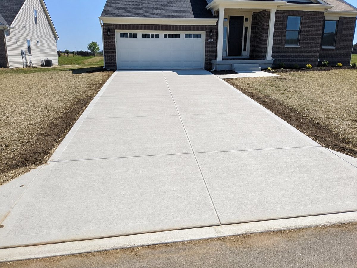 New broom finish concrete driveway in Westland, MI