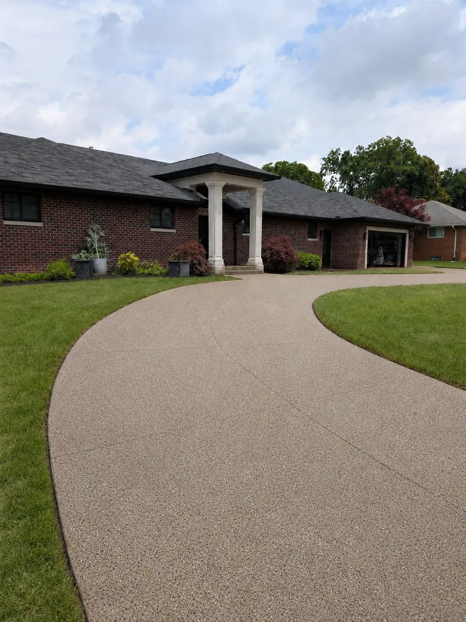 Exposed aggregate circular concrete driveway in Dearborn, MI