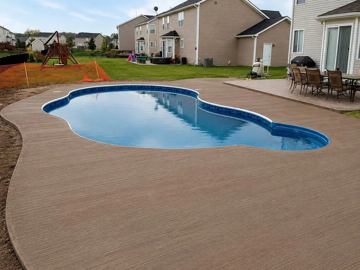 Colored concrete pool deck